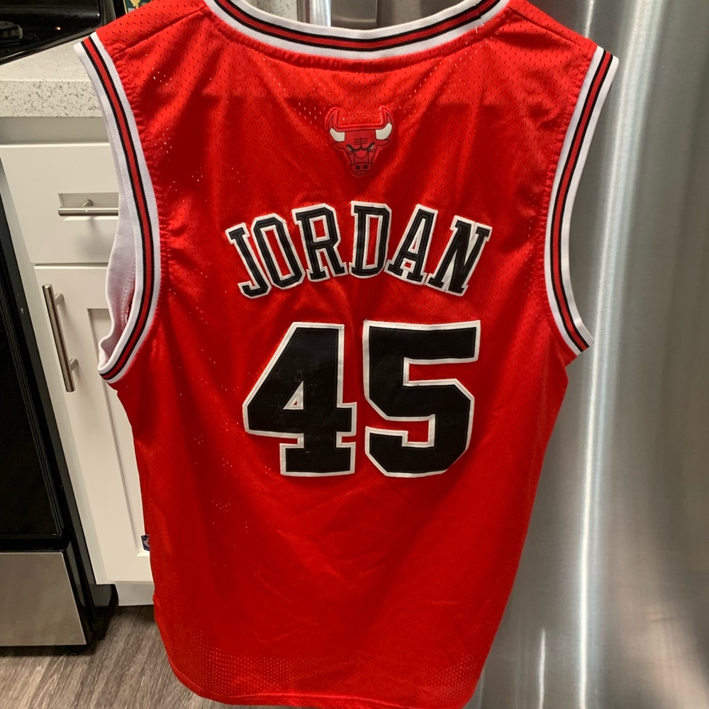 Bulls Michael Jordan 45 jersey in red. Size large. Lightly used.